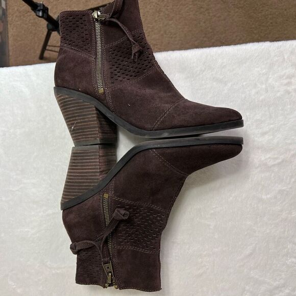 Lucky Brand Brown Ramses Ankle Booties Side Zip Perforated Boots 8 Women - Picture 6 of 9
